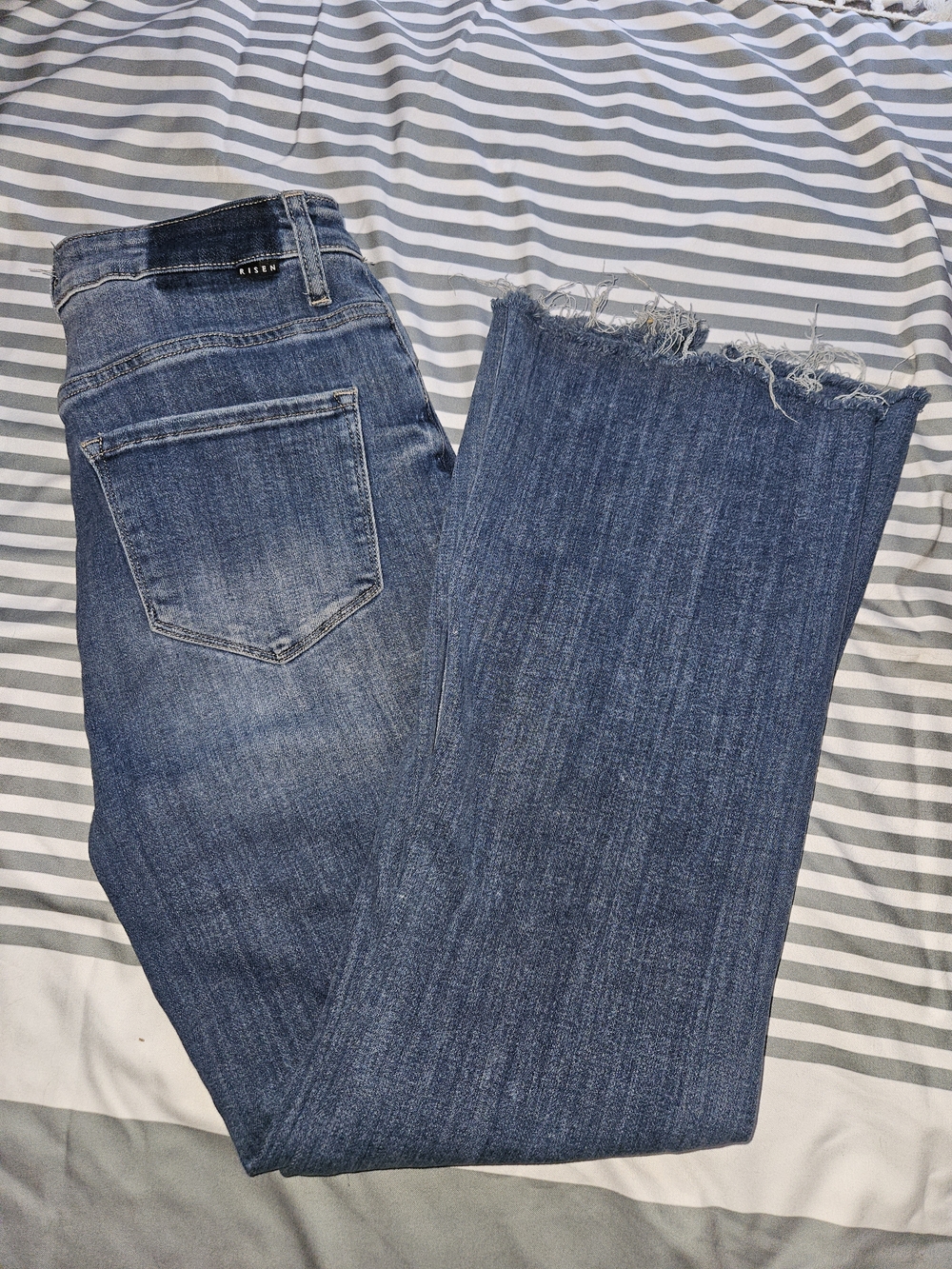 Risen Frayed Hem Wide-Leg Jeans in Medium Blue